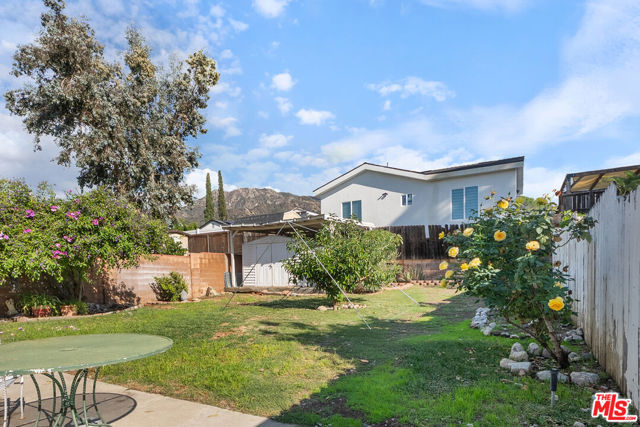 10626 Mountair Avenue, Tujunga CA: https://media.crmls.org/mediaz/57267026-df41-4d6e-ad67-6e7c44cf4961.jpg