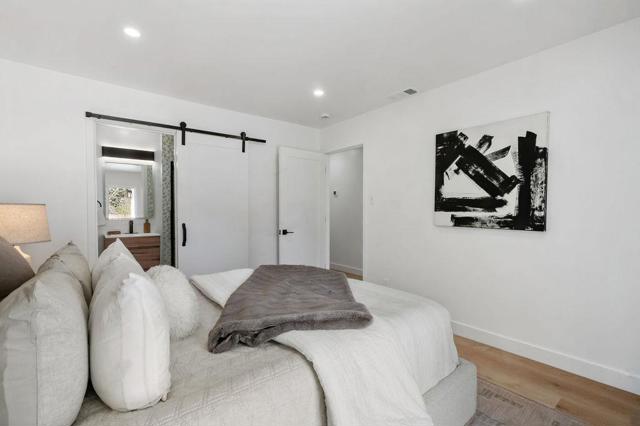 Image 18 of 39 For 954 Alla Avenue