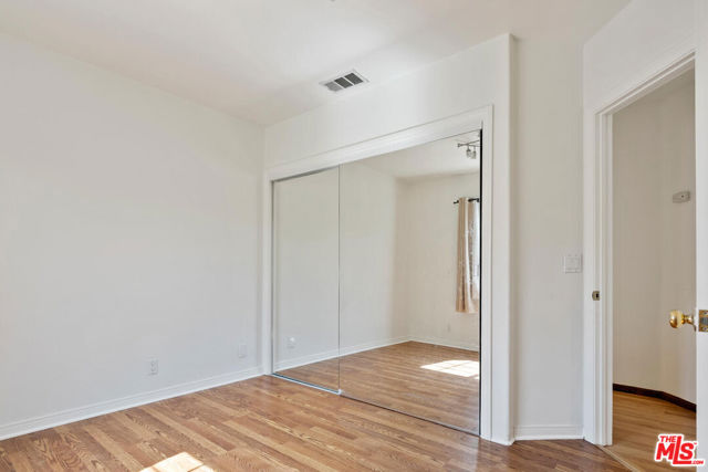 1710 Santa Paula Place, Glendale CA: https://media.crmls.org/mediaz/5726979c-bb9f-464d-8569-77384f7ea531.jpg