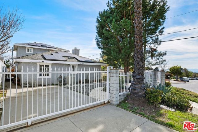 13280 Raven Street, Sylmar CA: https://media.crmls.org/mediaz/5727a56a-bc41-4aa0-bf34-ec0ddb3406bd.jpg