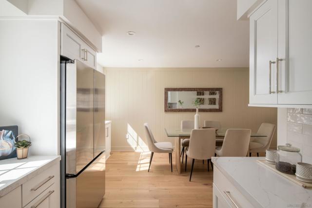 541 Orange Ave, Coronado CA: https://media.crmls.org/mediaz/57282f12-30a1-4410-a0d7-8829d8e08838.jpg
