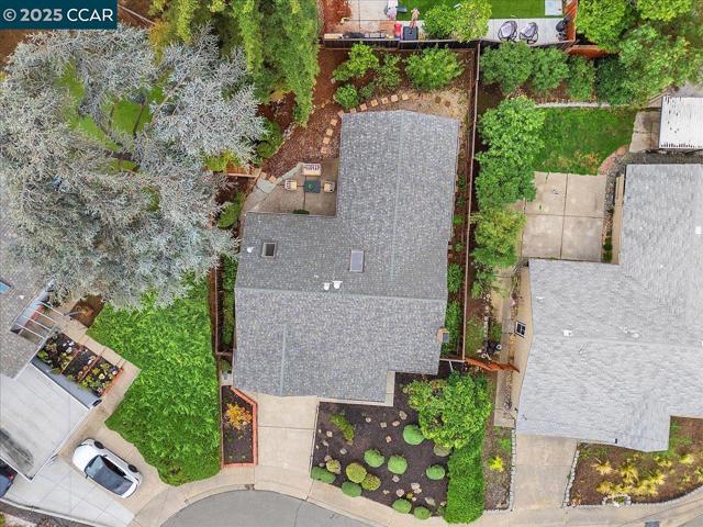 2326 Bramble Ct, Castro Valley CA: https://media.crmls.org/mediaz/572887d1-c35a-4f14-a8ec-0818c38d7172.jpg