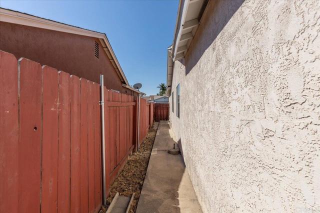7502 Northrup Drive, San Diego CA: https://media.crmls.org/mediaz/5728b2e7-83bd-4a22-8a2a-896cdc862315.jpg