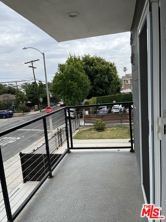 2121 S Burnside Avenue, Los Angeles CA: https://media.crmls.org/mediaz/5728da0d-05d9-4cd7-8f6a-4ae9a9f92601.jpg