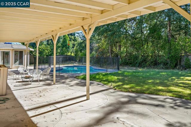 209 Farm Hill Ct, Danville CA: https://media.crmls.org/mediaz/5728e97c-bfa6-4796-a1f6-10bb9acbac13.jpg