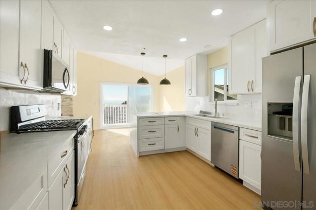 9559 Chestnut St, Spring Valley CA: https://media.crmls.org/mediaz/5729322d-e723-4e78-8e47-52f9a82e1878.jpg