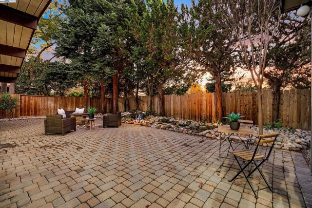 4004 Salem St, Concord CA: https://media.crmls.org/mediaz/57293959-a263-406f-abbc-32555e05de66.jpg