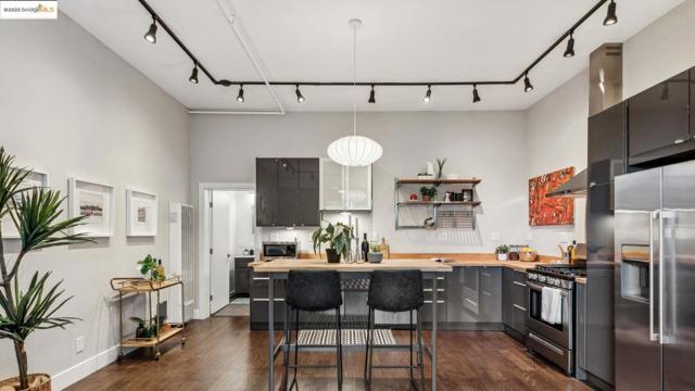 958 28th ST, Oakland CA: https://media.crmls.org/mediaz/57295a22-600f-476d-92df-c191e3620760.jpg