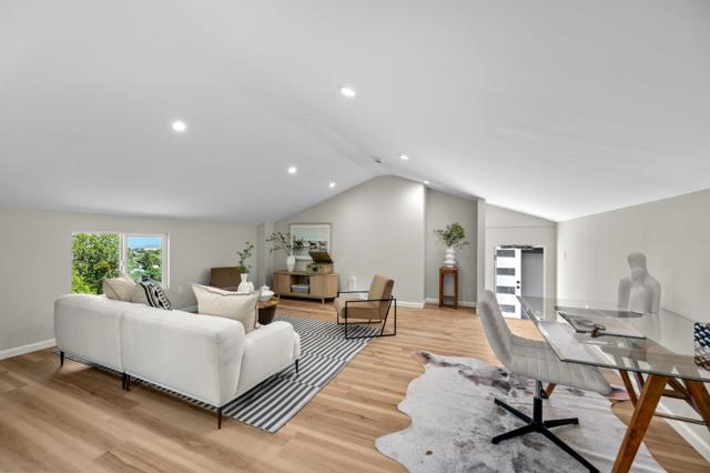 3554 Oak Knoll Drive, Redwood City CA: https://media.crmls.org/mediaz/5729719e-a2bb-474e-8505-05a1290f7bcd.jpg