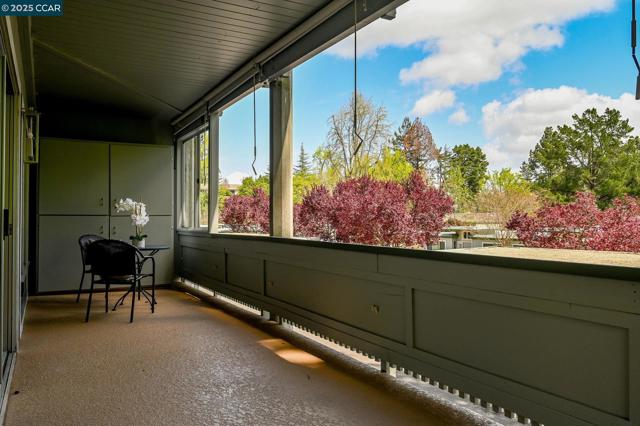 1549 Oakmont Dr, Walnut Creek CA: https://media.crmls.org/mediaz/57297d0f-9b47-4435-9401-6c905d4893a5.jpg