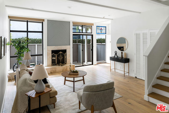 1425 Stanford Street, Santa Monica CA: https://media.crmls.org/mediaz/57297e06-574e-4833-82ff-fe789e525d7e.jpg