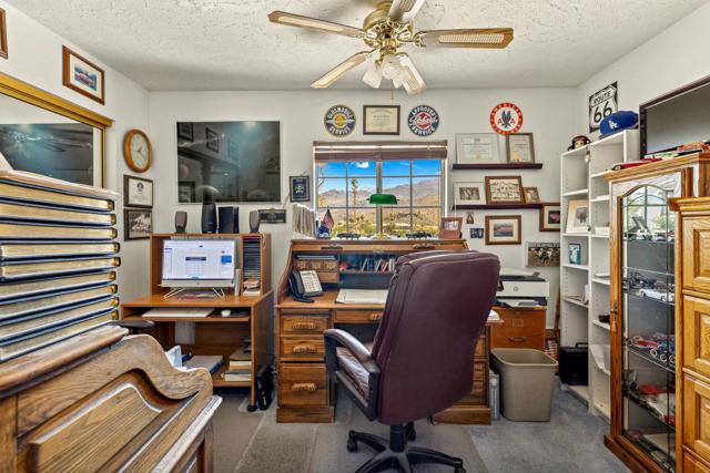 48600 Coyote Road, Palm Desert CA: https://media.crmls.org/mediaz/5729c8e2-b9cd-4b9a-98d2-3f0d9c2807be.jpg