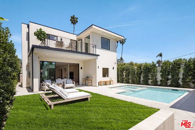 2115 Walnut Avenue, Venice CA: https://media.crmls.org/mediaz/5729ca6a-588a-434d-9304-b4ef36e3ec78.jpg