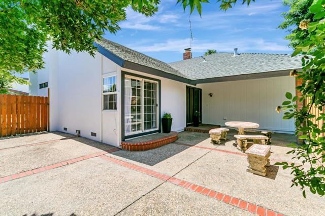 274 Los Palmos Way, San Jose CA: https://media.crmls.org/mediaz/572a2149-fdec-4c57-be23-03748f55642f.jpg