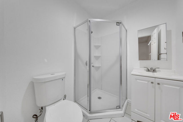 1286 W 39th Place, Los Angeles CA: https://media.crmls.org/mediaz/572a481e-ed8b-4bed-abbf-c252354e2e21.jpg