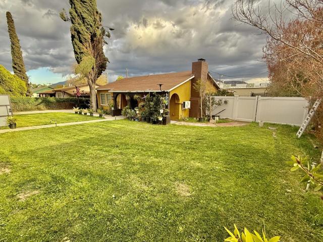 2356 W Hays Street, Banning CA: https://media.crmls.org/mediaz/572a876b-36a4-40a8-ad61-3ef615b47805.jpg