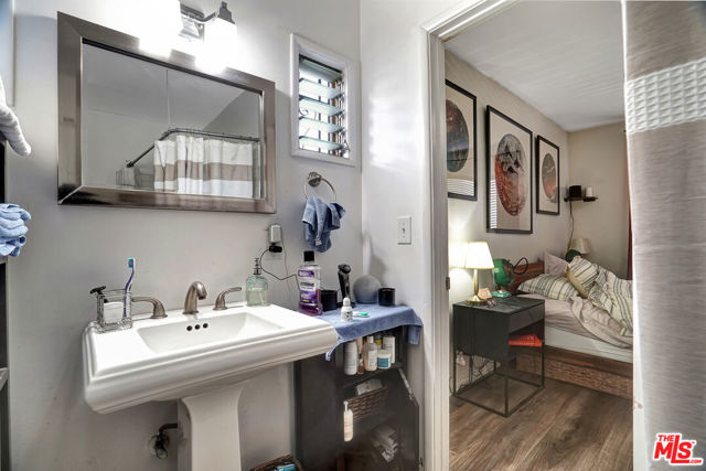 901 Rosemont Avenue, Los Angeles CA: https://media.crmls.org/mediaz/572ac009-afcd-4e75-b8ce-3a49bd2889c9.jpg