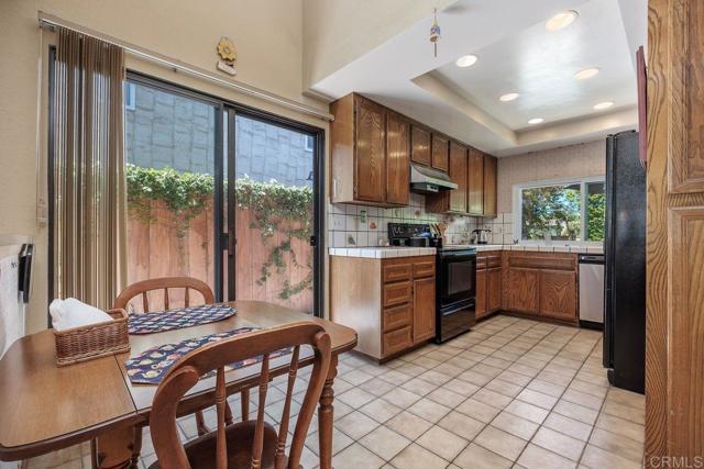 1440 Tennis Match Way, Encinitas CA: https://media.crmls.org/mediaz/572ac3d4-2ece-4e2e-991b-37bcfed4e8c4.jpg
