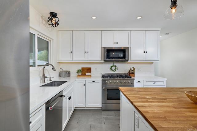 2615 Ginger Way, Escondido CA: https://media.crmls.org/mediaz/572b12c7-15be-4679-9f75-695608ba187e.jpg