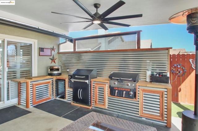 3050 Browning Ct, Brentwood CA: https://media.crmls.org/mediaz/572b40da-ae71-4efb-9b18-7f1e733da7cb.jpg