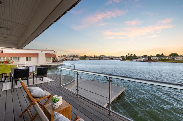 464 Fathom Drive, San Mateo CA: https://media.crmls.org/mediaz/572b64ca-bca5-4b63-81d0-c3a6f07eb58e.jpg