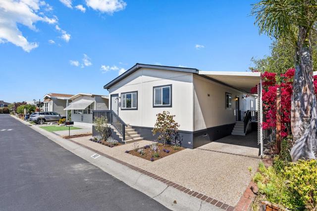 4160 Jade Street, Capitola CA: https://media.crmls.org/mediaz/572b9274-11f1-4eb7-9dd6-d137511fa8a4.jpg