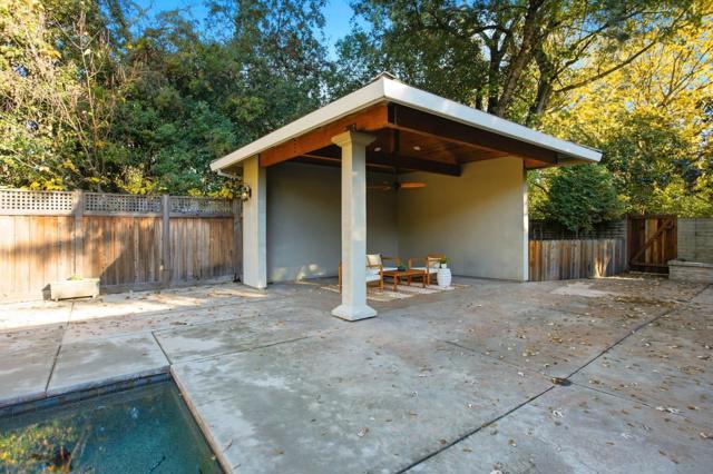 3895 Fair Oaks Boulevard, Sacramento CA: https://media.crmls.org/mediaz/572bb874-eae3-4556-b1d5-d6bc97fbbec2.jpg