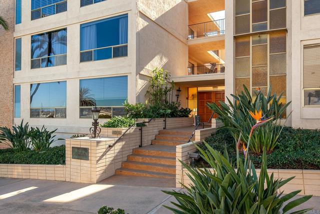 Detail Gallery Image 3 of 32 For 2915 Lawrence St. #8,  San Diego,  CA 92106 - 2 Beds | 2 Baths