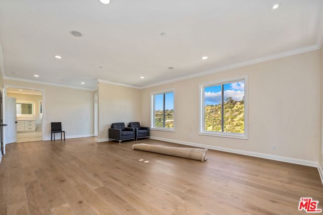 8041 Bulwer Drive, Los Angeles CA: https://media.crmls.org/mediaz/572c156f-41ad-4423-84cc-00a41ea2c95d.jpg