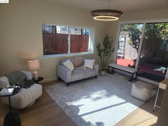 15373 Inverness St, San Leandro CA: https://media.crmls.org/mediaz/572d6836-daea-4542-b060-18b81e92e989.jpg