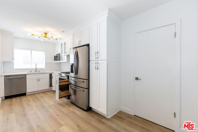 1268 N SWEETZER Avenue, West Hollywood CA: https://media.crmls.org/mediaz/572dbe8c-5848-47f1-af8f-8437ed74010c.jpg