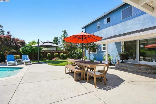 9658 Broadmoor Dr, San Ramon CA: https://media.crmls.org/mediaz/572e1228-c55f-47af-a10b-2428646b924d.jpg