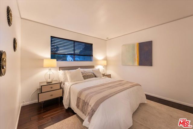 1101 Lincoln Boulevard, Santa Monica CA: https://media.crmls.org/mediaz/572e479a-05f6-48ae-bd64-da4e6b3aee61.jpg