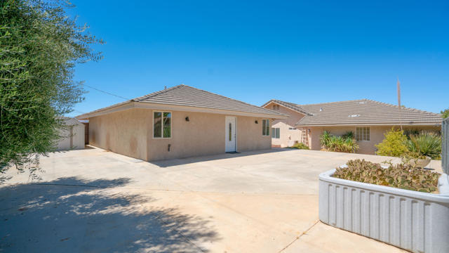 8582 Frontera Avenue, Yucca Valley CA: https://media.crmls.org/mediaz/572eae49-92bd-49ee-b99d-55be79b42e9f.jpg
