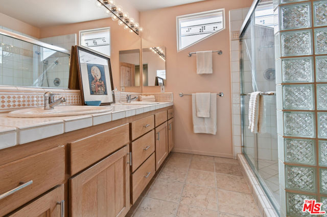 4734 Louise Avenue photo 46