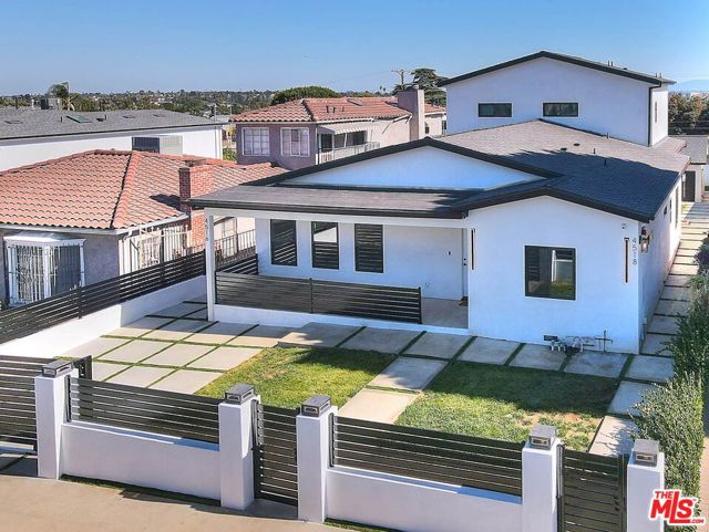 4516 W 63rd Street, Los Angeles CA: https://media.crmls.org/mediaz/572f4f96-5f20-4527-bd1e-25efe0c8fa47.jpg