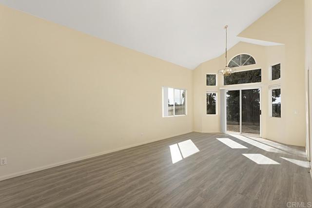 Detail Gallery Image 6 of 39 For 1439 Genoa Drive, Vista,  CA 92081 - 3 Beds | 2/1 Baths