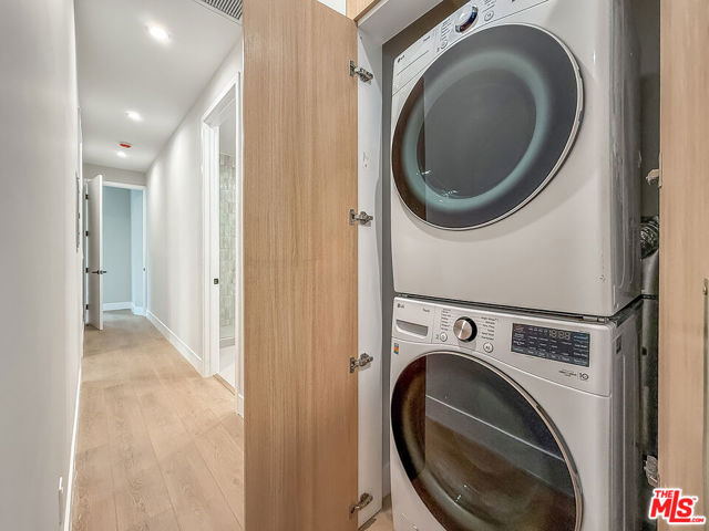 150 N Arnaz Drive, Beverly Hills CA: https://media.crmls.org/mediaz/573050f6-43b5-4ff6-9a07-931927cbee85.jpg