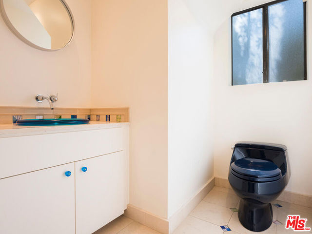 3023 BERKELEY Avenue, Los Angeles CA: https://media.crmls.org/mediaz/5730a5da-b175-4198-b735-76ebc377454c.jpg