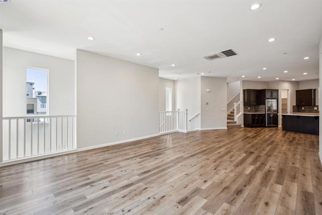 5813 Huntley Ave, Dublin CA: https://media.crmls.org/mediaz/5730e3bd-8976-4246-9854-6e09158c5665.jpg