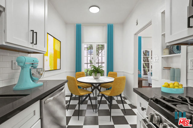 8433 Blackburn Avenue, Los Angeles CA: https://media.crmls.org/mediaz/57313b5d-cf53-4389-9421-6dedd491c014.jpg