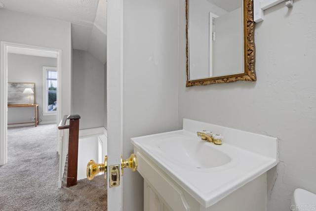 131 H Avenue, Coronado CA: https://media.crmls.org/mediaz/57314e89-248e-4b95-81df-91d8c4676012.jpg