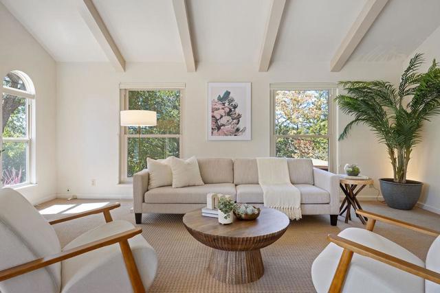 16 Niner Court, Redwood City CA: https://media.crmls.org/mediaz/573171da-b4ee-4127-8530-0141c07e58f8.jpg