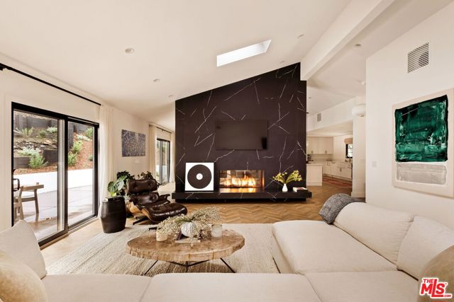 3476 Mandeville Canyon Road, Los Angeles CA: https://media.crmls.org/mediaz/5732186e-3457-4195-b937-a9e73a68a714.jpg