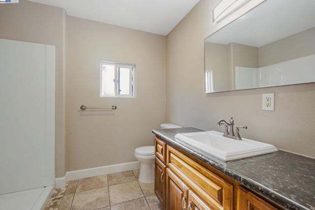 25 Phillips Ct, Tracy CA: https://media.crmls.org/mediaz/57323efc-9430-4641-a3fd-828b0c7472b0.jpg