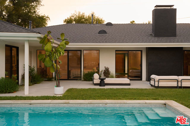 886 Teakwood Road, Los Angeles CA: https://media.crmls.org/mediaz/5732eb3b-c234-497b-a0a5-9441c339f38e.jpg