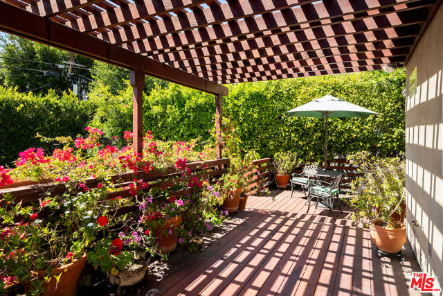 1475 Edris Drive, Los Angeles CA: https://media.crmls.org/mediaz/5732ee76-1c9e-409c-8bf1-74b896ba68ff.jpg