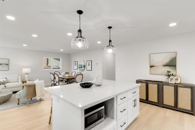 736 Adams Ave, Livermore CA: https://media.crmls.org/mediaz/57331931-903c-41cd-836a-6644e3a05848.jpg