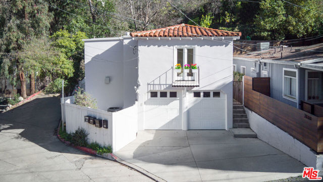 2044 Stanley Hills Drive, Los Angeles CA: https://media.crmls.org/mediaz/57331ee3-e4d1-421a-b0e7-ec33bd40abc3.jpg
