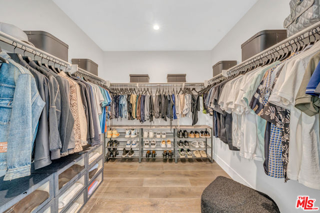 724 N Croft Avenue, Los Angeles CA: https://media.crmls.org/mediaz/573365e4-f653-4176-a0e6-58a8f1cf1e8a.jpg